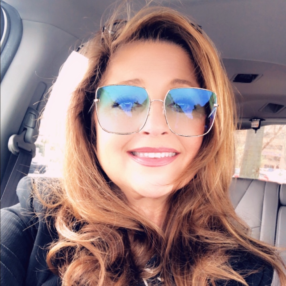 Meet your Posher, Cyndie